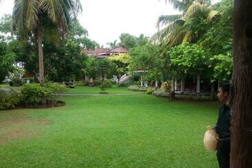 هتل Bougain Villa By Tree