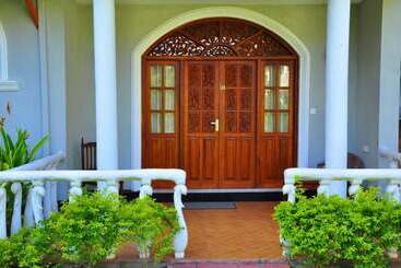 هتل Bougain Villa By Tree