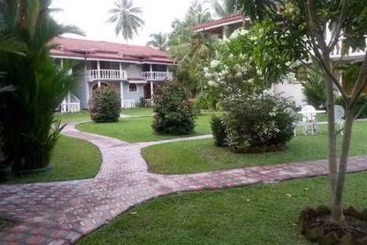 هتل Bougain Villa By Tree