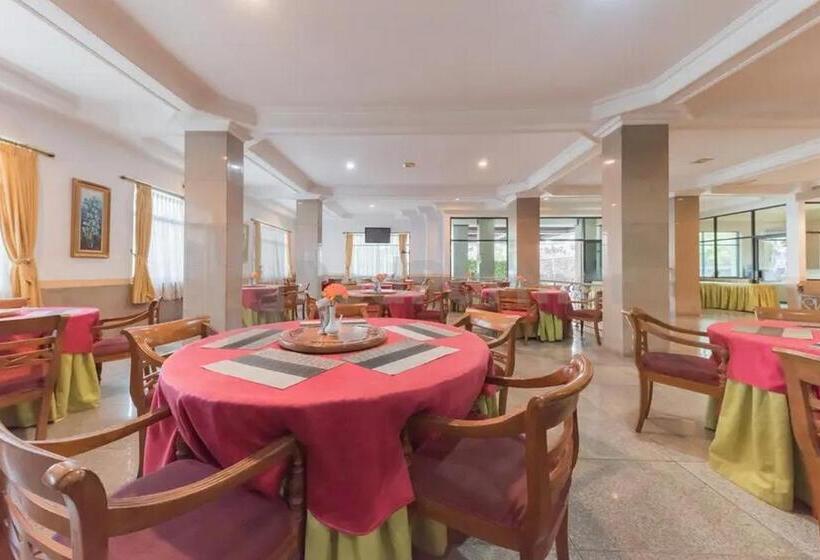 Отель Ayong Linggarjati Kuningan Mitra Reddoorz
