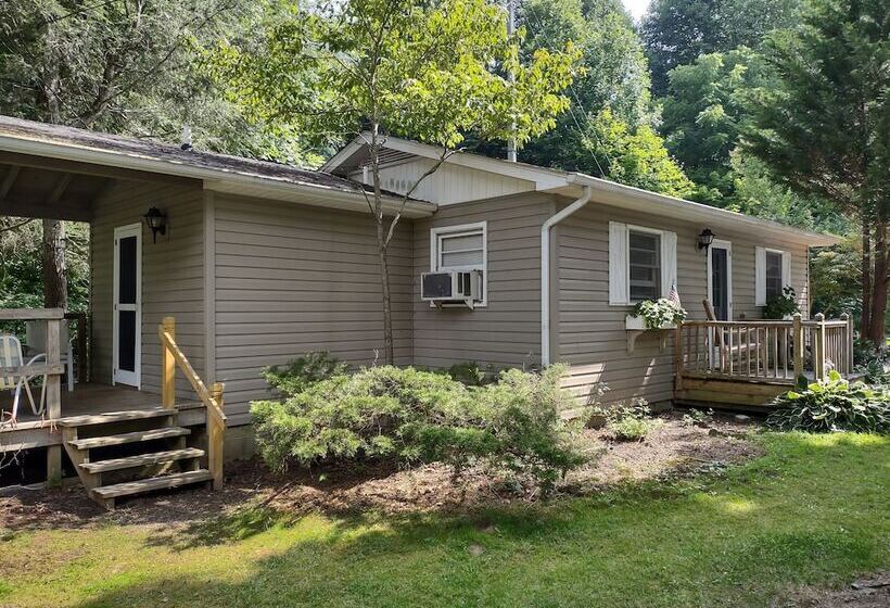 هتل Cozy Creek Cottages