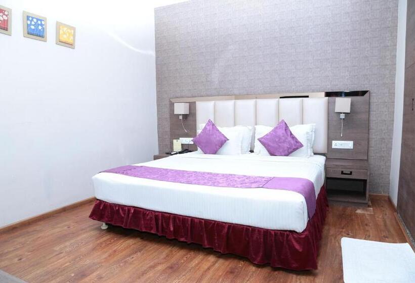 هتل Kc Manor