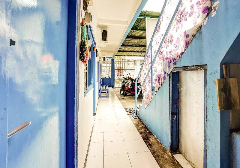 هتل Oyo 90523 Homestay Jenggolo