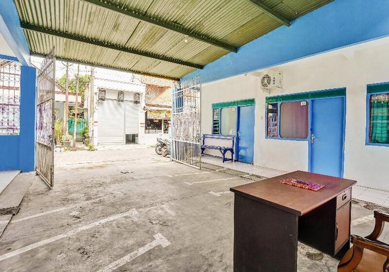 هتل Oyo 90523 Homestay Jenggolo