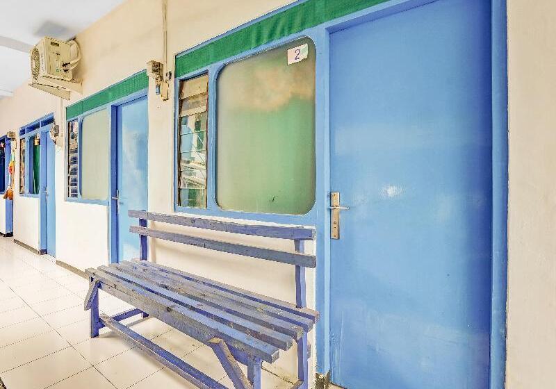 هتل Oyo 90523 Homestay Jenggolo