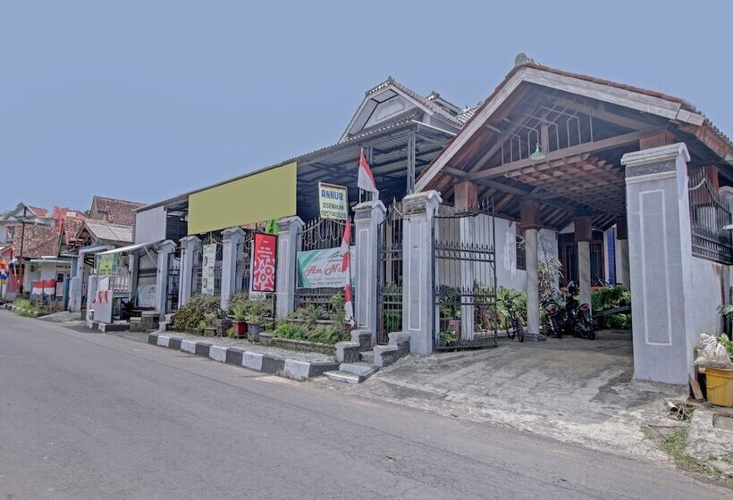 Отель Oyo 90543 Annur Guest House Syariah