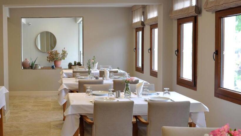 پانسیون Teos Lodge
