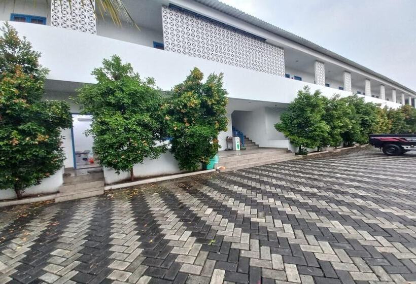 هتل Oyo 90510 Sand S Residence