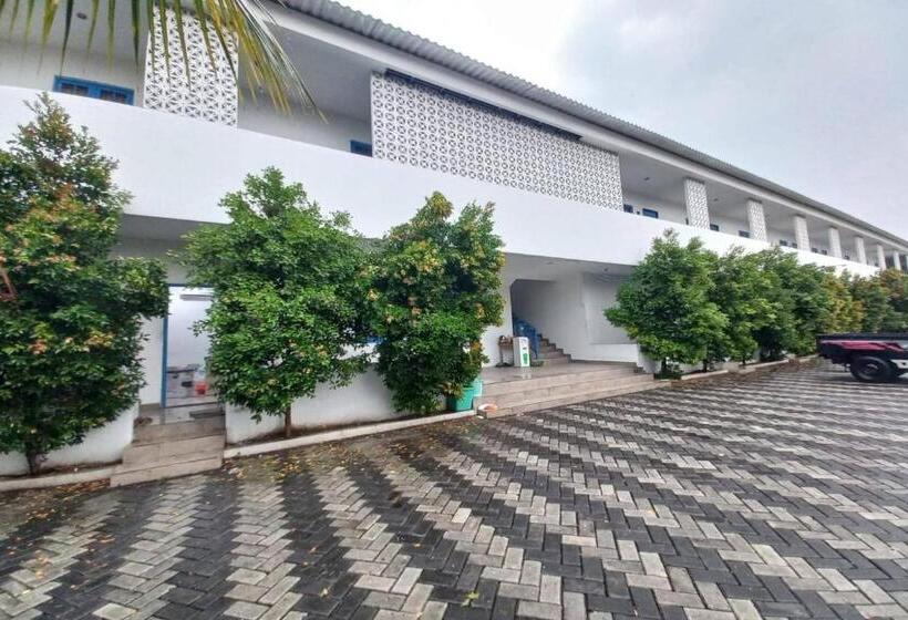 هتل Oyo 90510 Sand S Residence