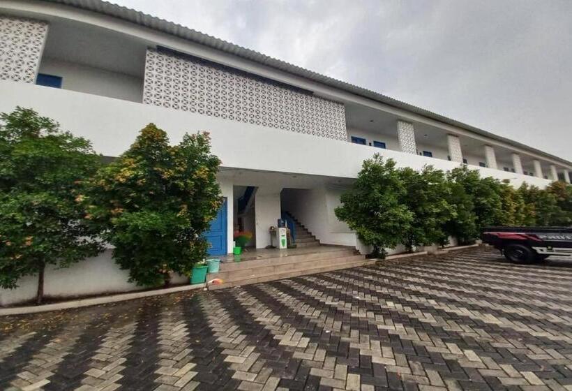 هتل Oyo 90510 Sand S Residence