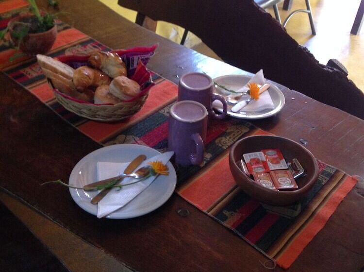 تختخواب و صبحانه Hostal Del Suri