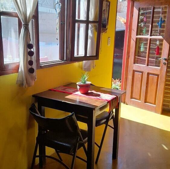 تختخواب و صبحانه Hostal Del Suri