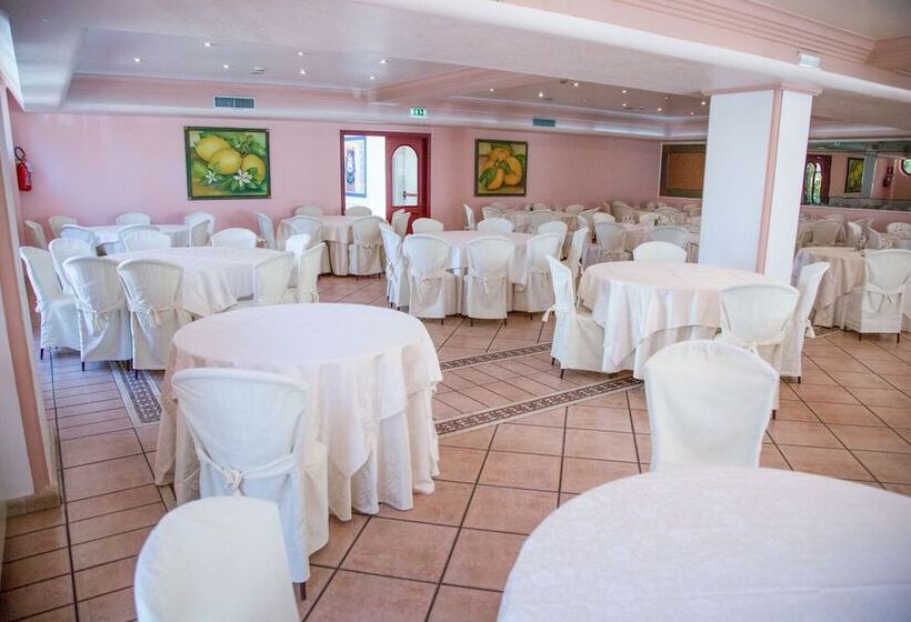 هتل Assinos Palace
