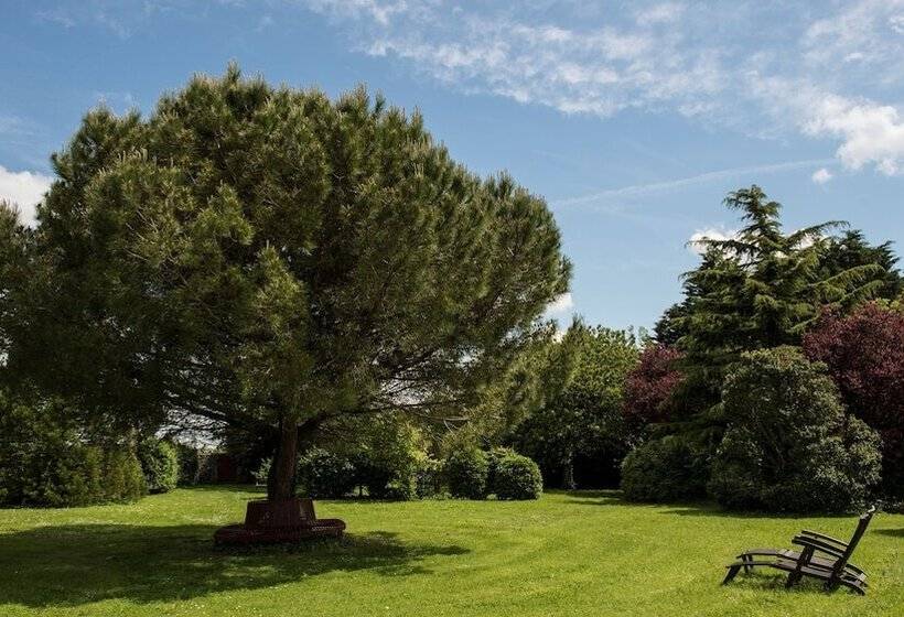 호텔 Château De L Abbaye   Teritoria