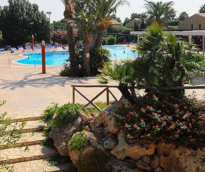 هتل Delfino Beach