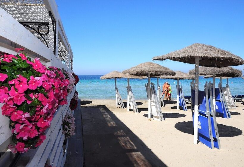 هتل Delfino Beach