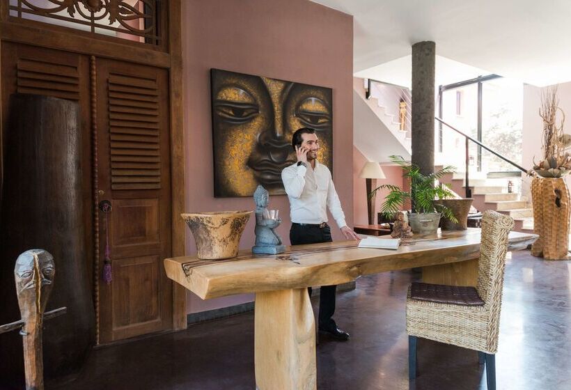 בית מלון כפרי Restaurant Spa Disini Montpellier Est, The Originals Relais