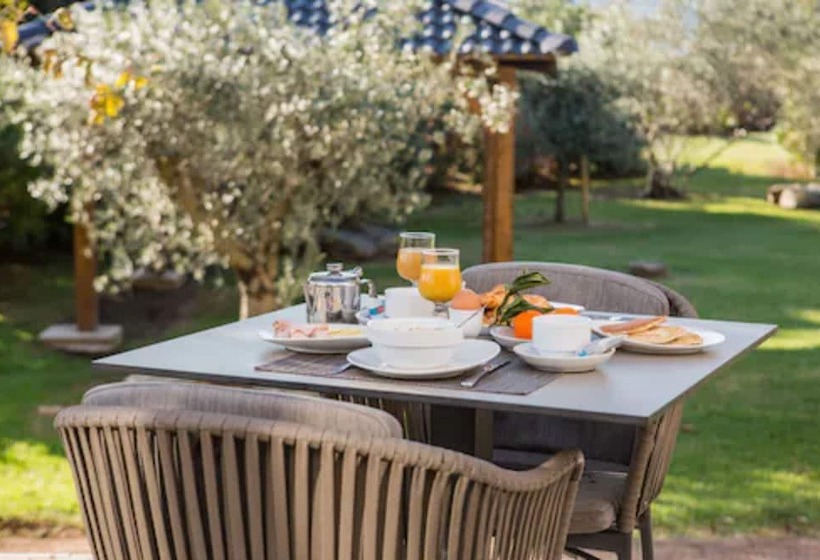 هتل Hôtel Spa Restaurant La Madrague