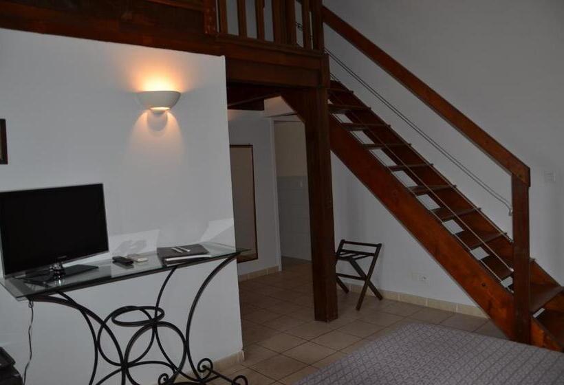 هتل La Bergerie Du Cap