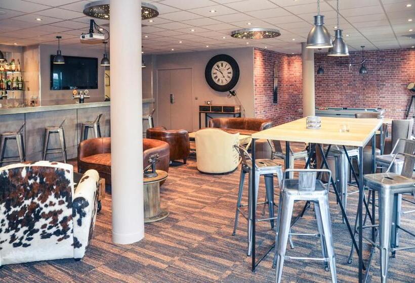 Отель Mercure Lyon Est Chaponnay