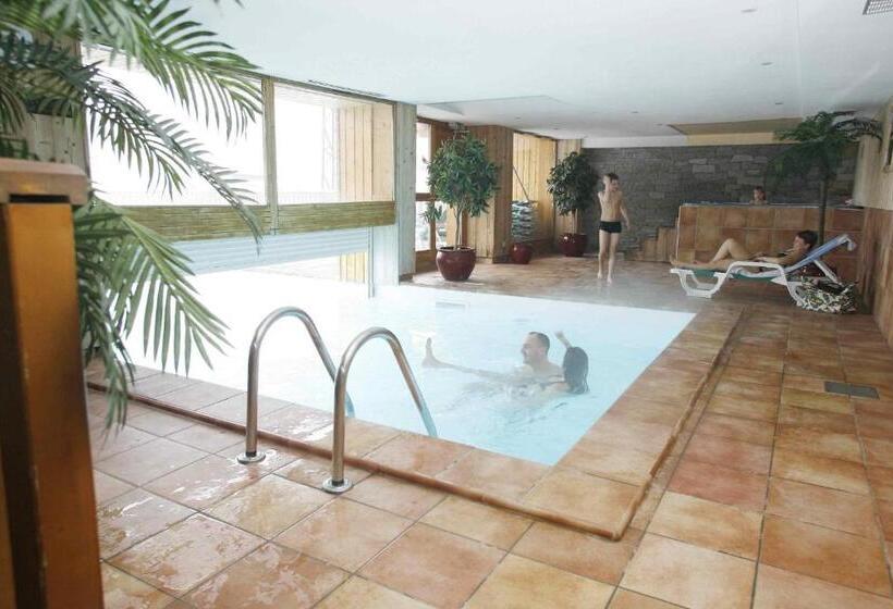 Отель Residence Odalys Le Hameau Et Les Chalets De La Vallee D Or