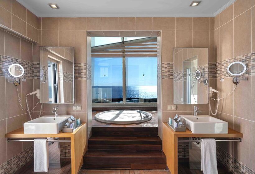 هتل Rixos Sungate, The Land of Legends Access