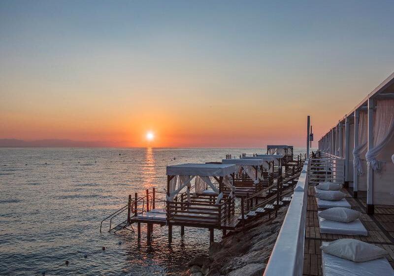 هتل Rixos Sungate, The Land of Legends Access