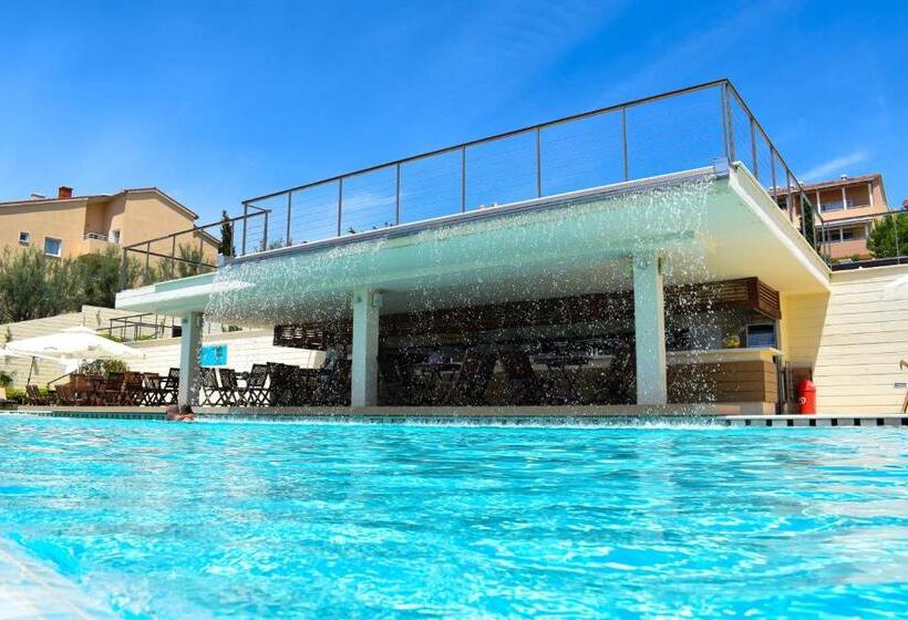 هتل Grand Novi Vinodolski Resort