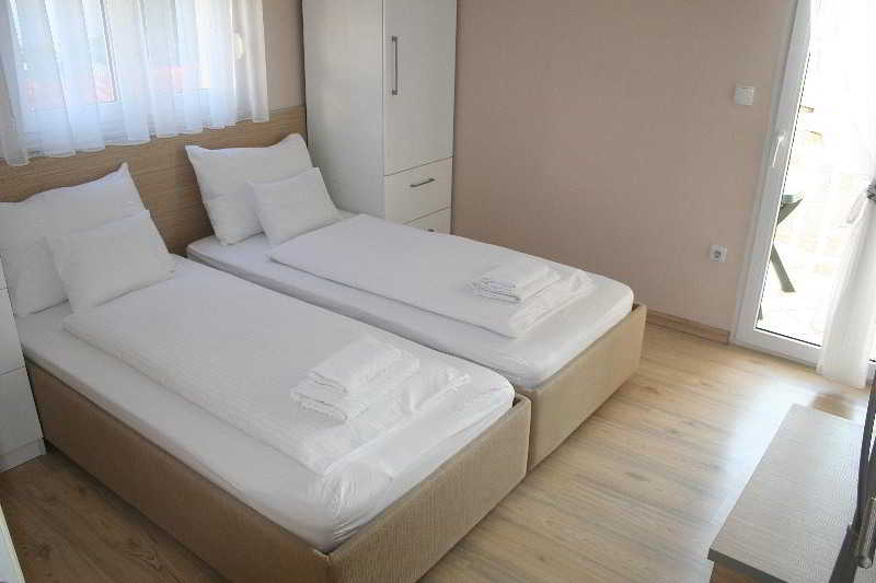 هتل Apartments Johnny