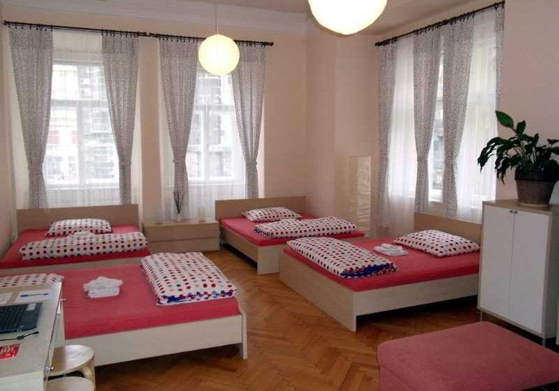 هتل Apartments Tynska 7