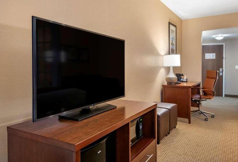 هتل Comfort Suites Orlando Airport Orlando