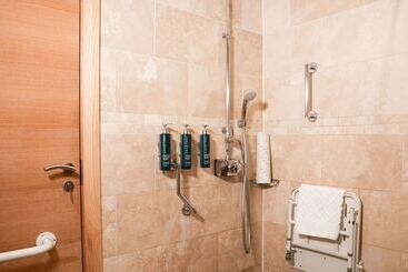 هتل Doubletree By Hilton Milton Keynes