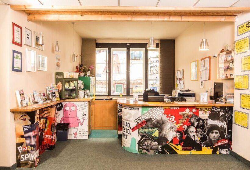 בית מלון כפרי Hostel Downtown