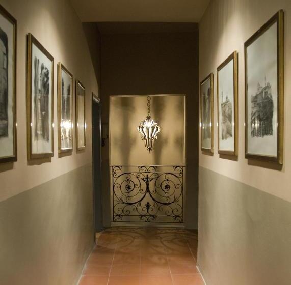 هتل N4u Guest House Florence