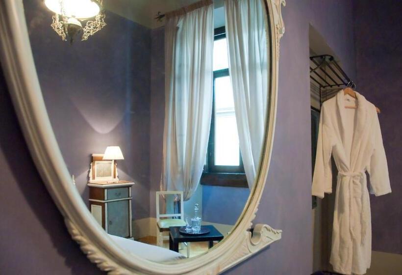 Hotel N4u Guest House Florence