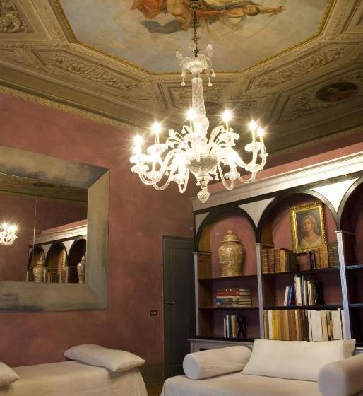 Hotel N4u Guest House Florence