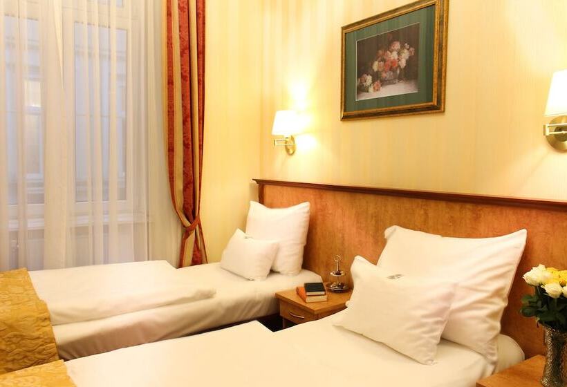 Fotos del hotel Opera Suites:  3