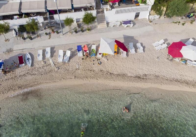 پانسیون Beachfront Apartmants Zanic