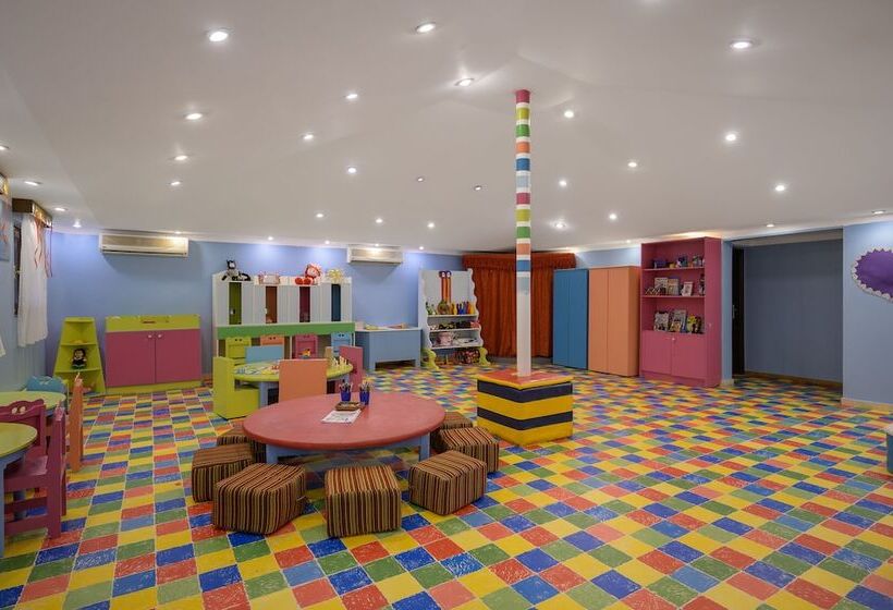 استراحتگاه Sindbad Club