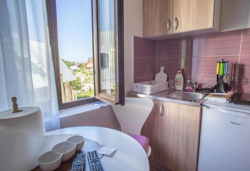 تختخواب و صبحانه Apartmani Albion