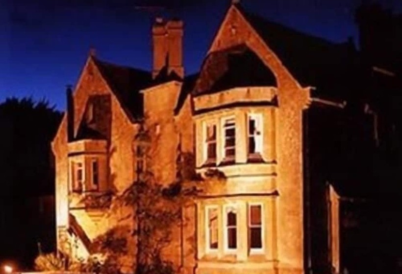 تختخواب و صبحانه Burcombe Manor