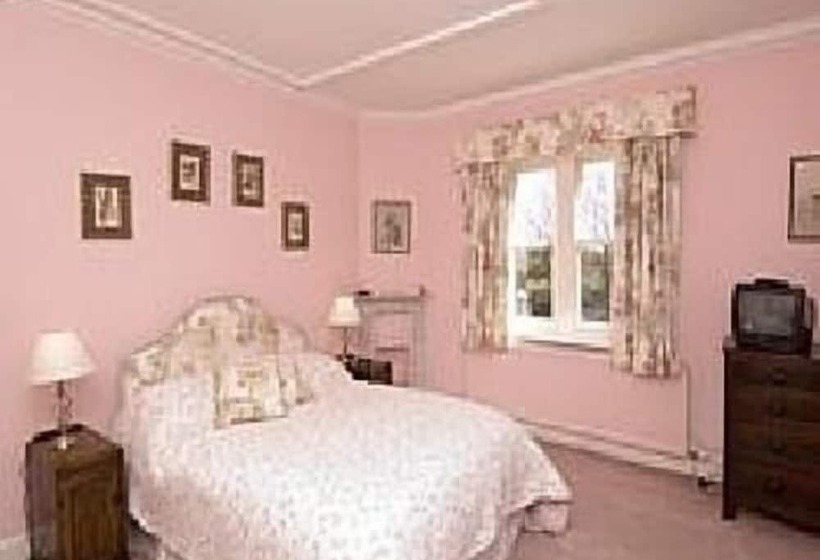 تختخواب و صبحانه Burcombe Manor