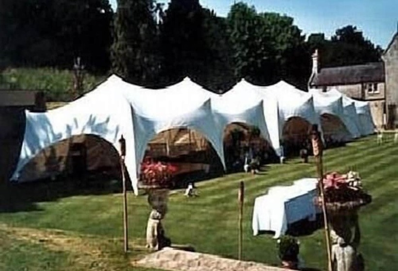 تختخواب و صبحانه Burcombe Manor