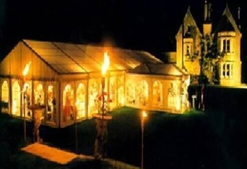 تختخواب و صبحانه Burcombe Manor