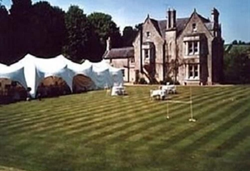 تختخواب و صبحانه Burcombe Manor