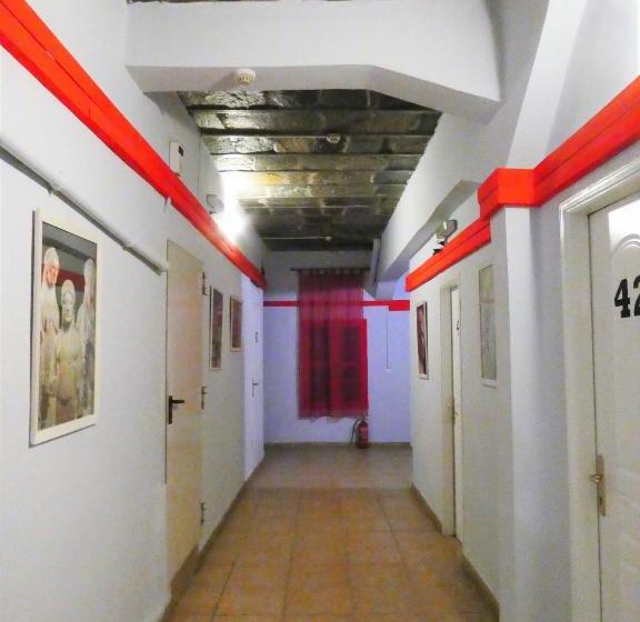 هتل Fivos   Hostel