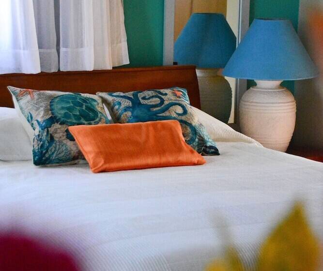 هتل Barefoot Beach Pad