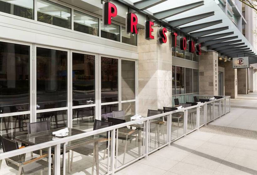Fotos del hotel Coast Coal Harbour Vancouver Hotel By Apa:  8