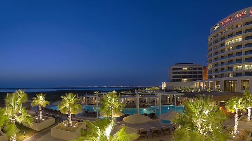 호텔 Crowne Plaza Yas Island, An Ihg