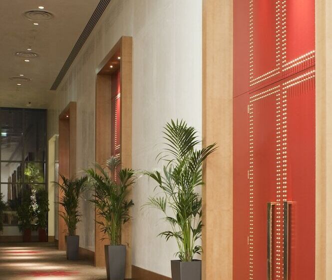 호텔 Crowne Plaza Yas Island, An Ihg